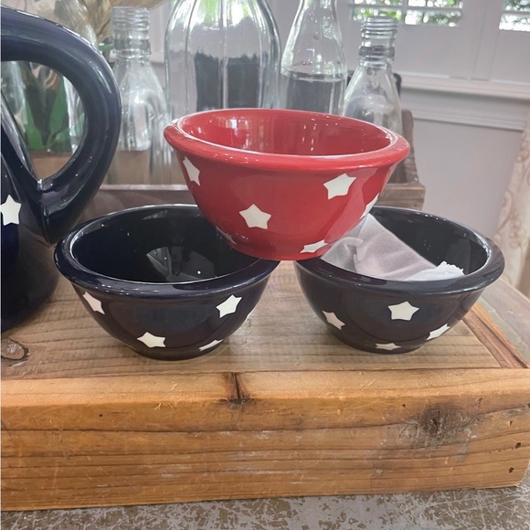 TERRAMOTO PATRIOTIC CERAMIC BOWLS AND MATCHING PITCHER
3 SMALL BOWLS - Picture 4 of 4
